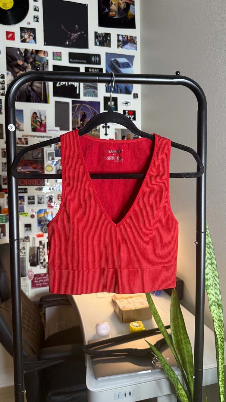 Garage Red Seamless V-Neck Cropped Tank Top
